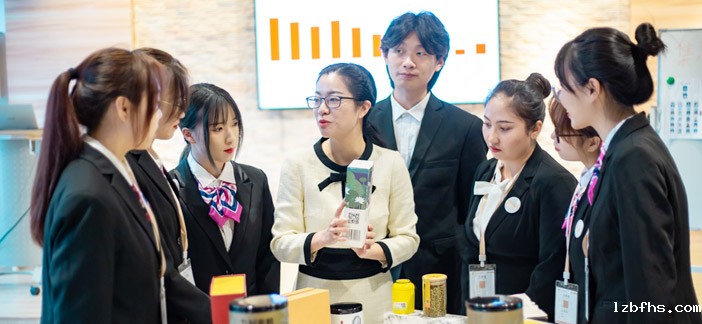 hth网页版在线登录入口下载工商管理学院是一个充满年轻活力,富有创新激情的学院。学院致力于培养具有互联网创新精神的高素质技术技能型职业化工商管理人才,设有市场营销、文秘、物流管理、计算机信息管理、计算机网络技术等5个高职专业,并承担全校大学语文、计算机基础等课程教学任务。其中市场营销专业系浙江省特色专业、校重点专业。文秘专业系浙江省特色专业、“十二五”浙江省优势专业、校重点培育专业。物流管理专业系校重点培育专业。现有在校生32个班1443人。